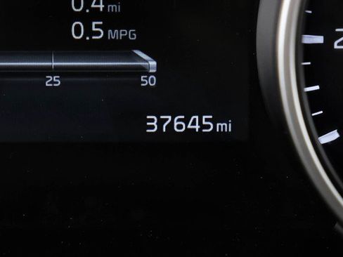 Used 2023 Kia Carnival LX FWD image 19
