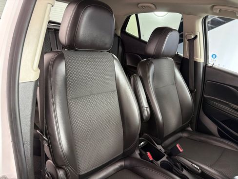 Used 2021 Buick Encore Preferred AWD/4WD image 25