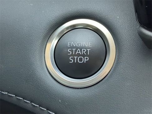 Certified 2025 Toyota Highlander XLE image 28