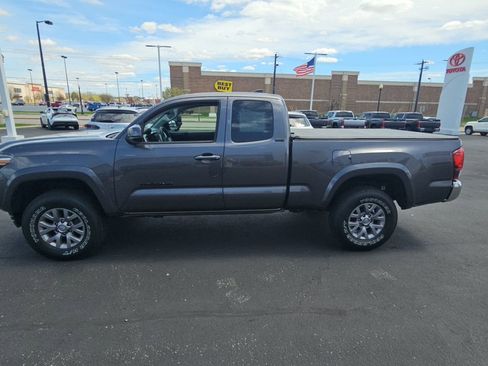Used 2019 Toyota Tacoma SR5 AWD/4WD image 6