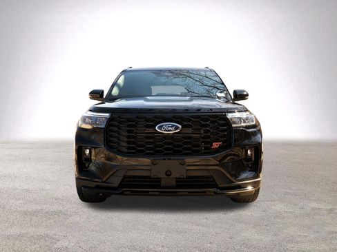 Used 2026 Ford Explorer ST image 3