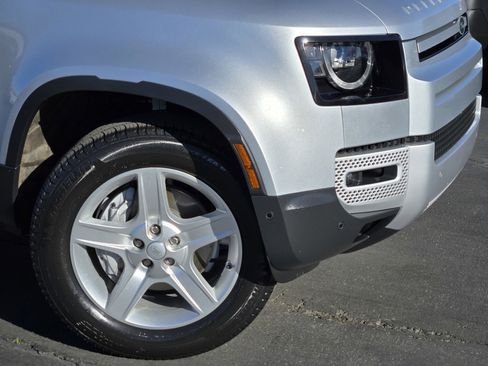 Used 2020 Land Rover Defender 110 SE image 3