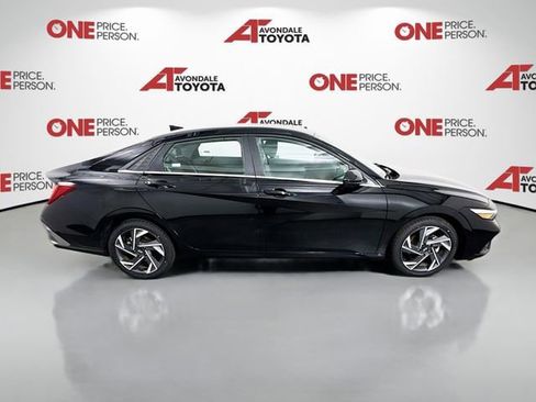 Used 2025 Hyundai Elantra SEL FWD image 8