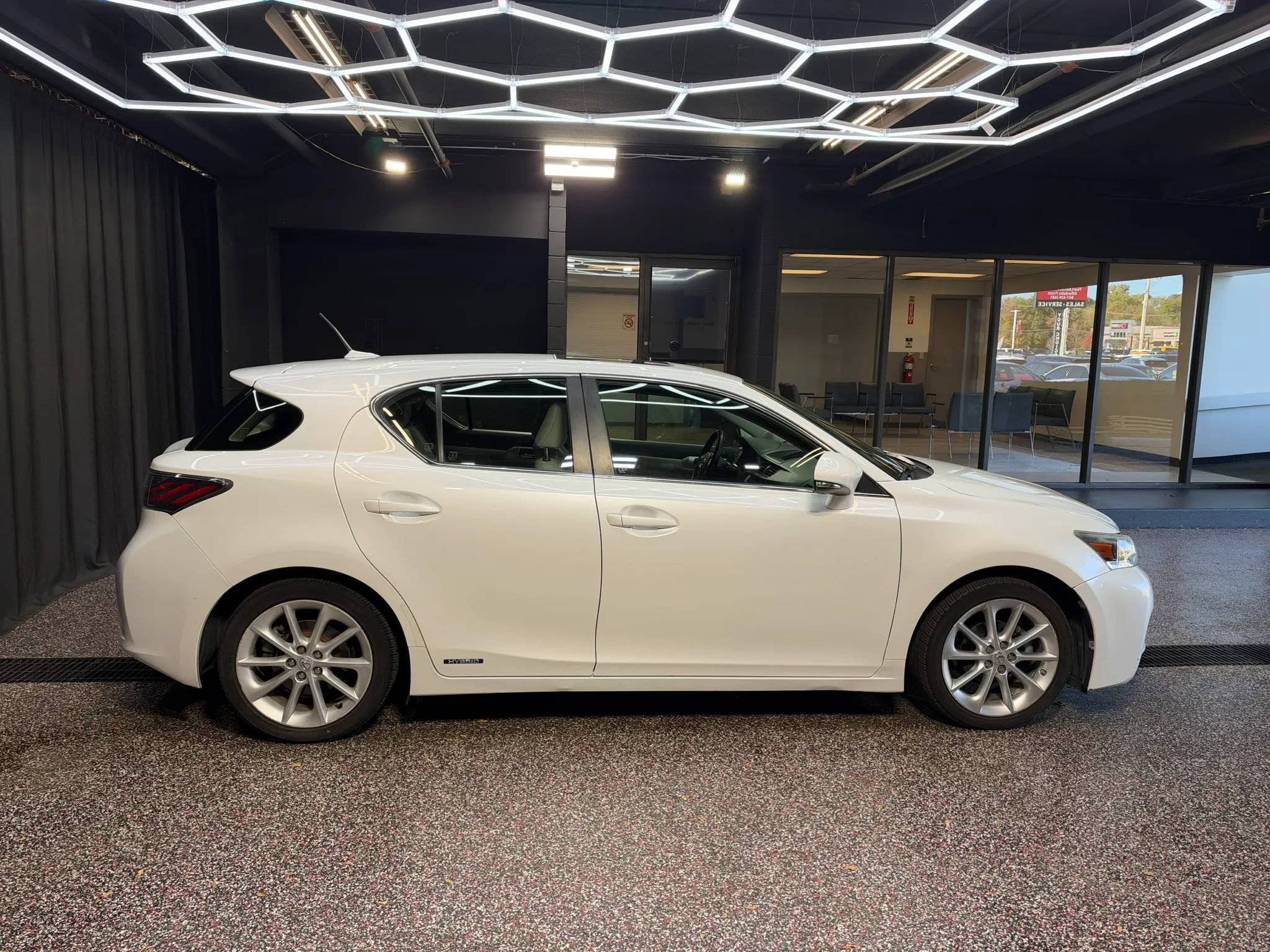 Used 2012 Lexus CT 200h Premium w/ Leather Pkg FWD image 8