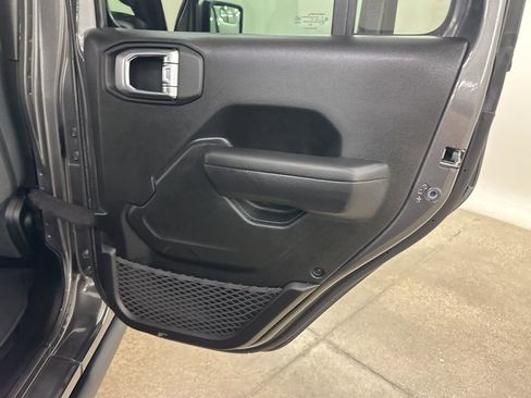 Used 2025 Jeep Gladiator Nighthawk image 23