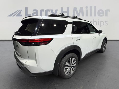 New 2026 Nissan Pathfinder SL image 5