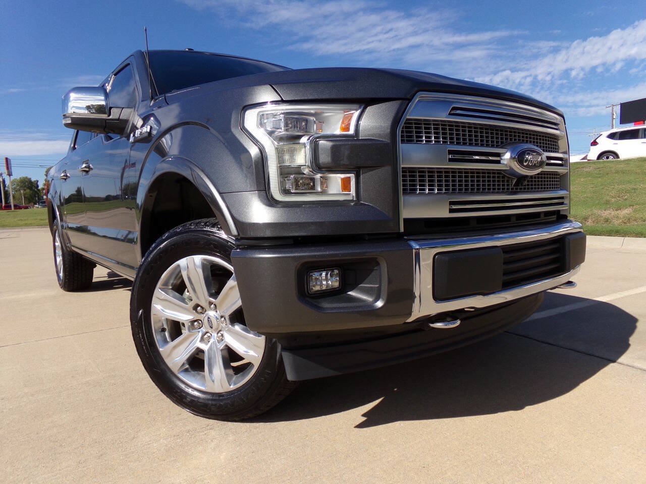 Used 2017 Ford F150 Platinum w/ Equipment Group 701A Luxury AWD/4WD image 8