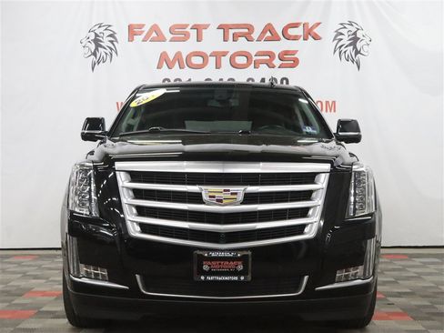 Used 2019 Cadillac Escalade ESV 4WD image 2