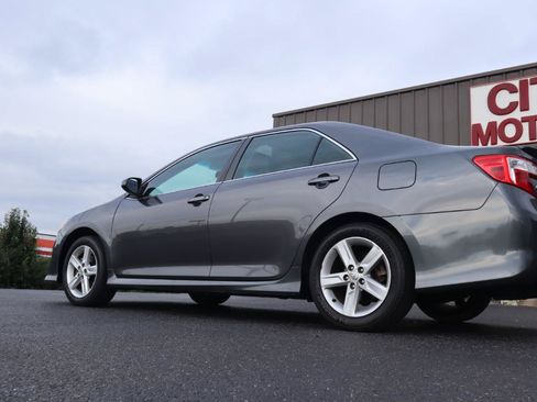Used 2014 Toyota Camry SE w/ Leather Package FWD image 16