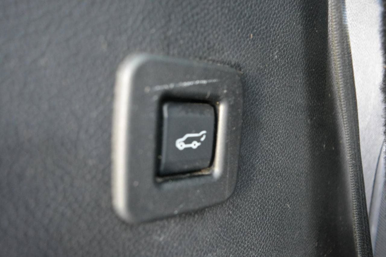 Used 2015 Ford Expedition Limited w/ Equipment Group 301A AWD/4WD image 17