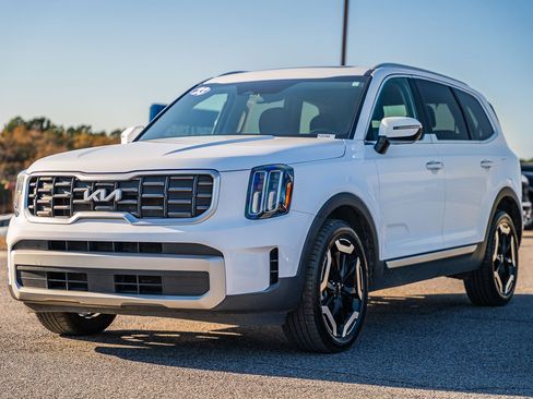 Used 2023 Kia Telluride S w/ S Sunroof Package image 3