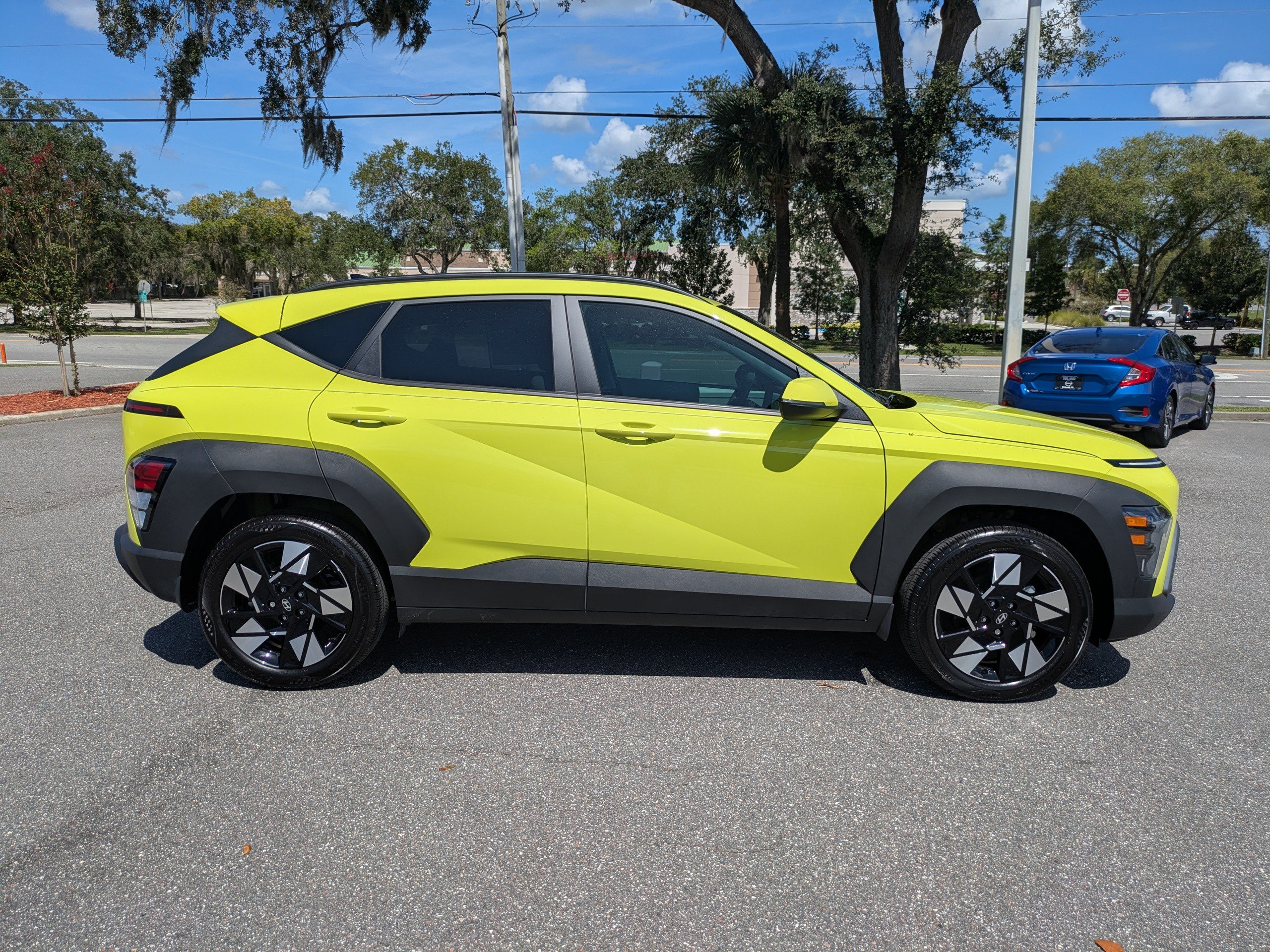 Used 2025 Hyundai Kona SEL FWD image 3
