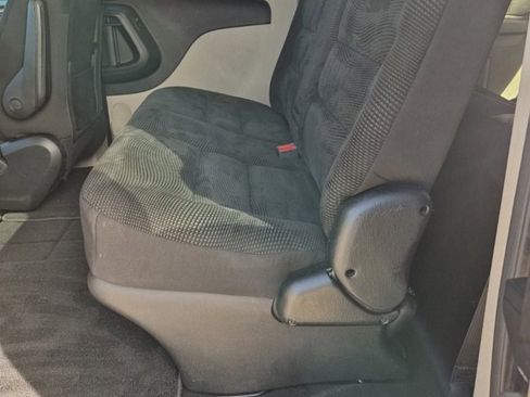 Used 2020 Dodge Grand Caravan SE w/ UConnect Hands-Free Group image 25