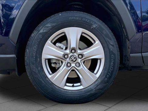 Used 2023 Toyota RAV4 XLE w/ Convenience Package FWD image 11