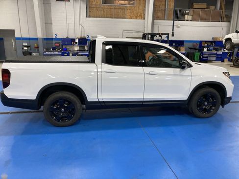 Used 2025 Honda Ridgeline Black Edition image 8