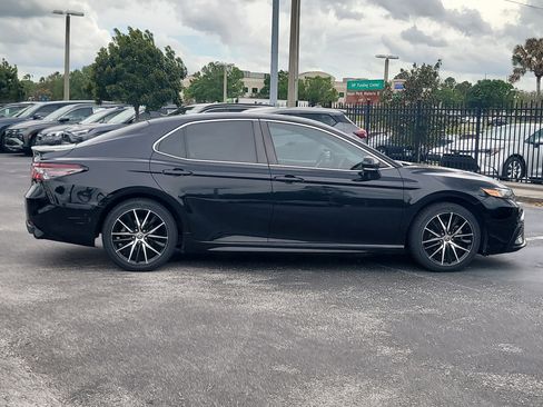 Used 2022 Toyota Camry SE image 8