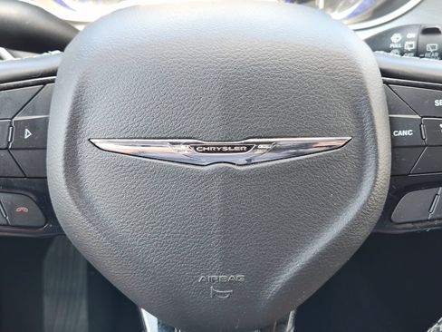 Used 2020 Chrysler Pacifica Touring w/ S Appearance Package FWD image 35