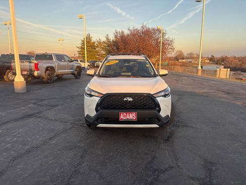 Used 2022 Toyota Corolla Cross LE image 2