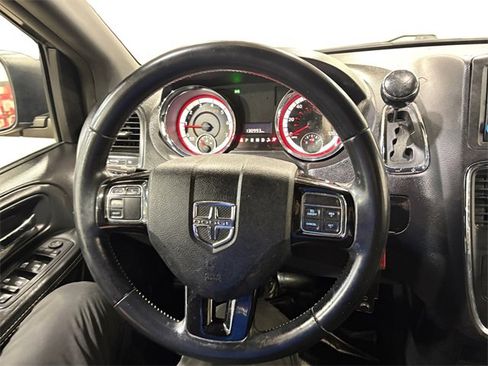 Used 2017 Dodge Grand Caravan SE image 15