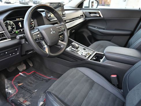 Used 2024 Mitsubishi Outlander Ralliart image 16