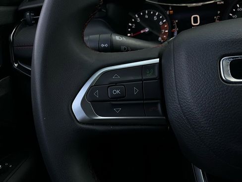 Used 2025 Jeep Compass Trailhawk image 34