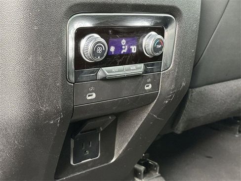 Used 2024 GMC Yukon SLT image 42