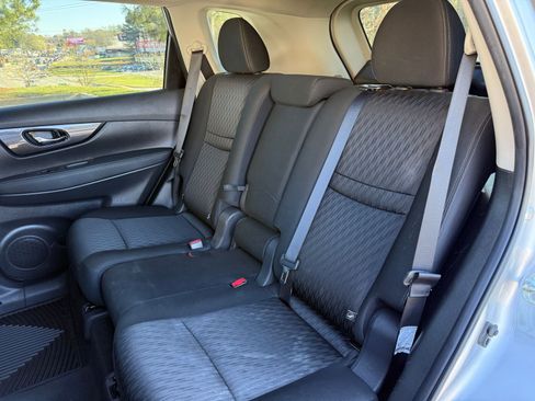 Used 2020 Nissan Rogue SV image 40