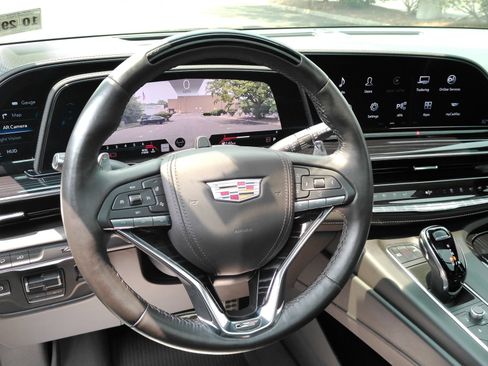 Used 2024 Cadillac Escalade ESV V w/ LPO, ONYX Package AWD/4WD image 32