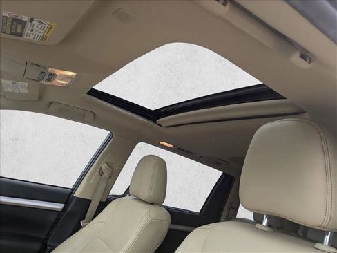 Used 2019 Toyota Highlander XLE FWD image 15