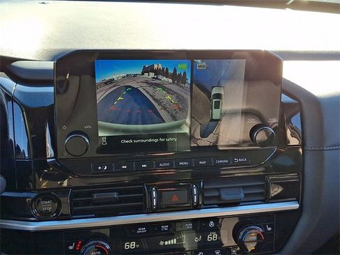 Used 2025 Nissan Pathfinder SL image 18