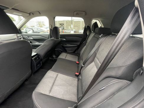 Used 2025 Nissan Rogue SV image 28