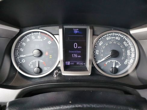 Used 2019 Toyota Tacoma SR5 AWD/4WD image 27