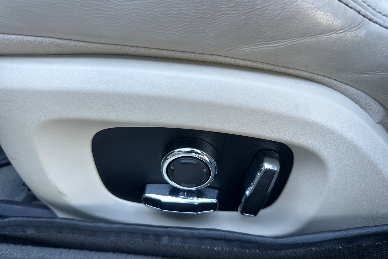 Used 2016 Jaguar XJ R-Sport RWD image 13