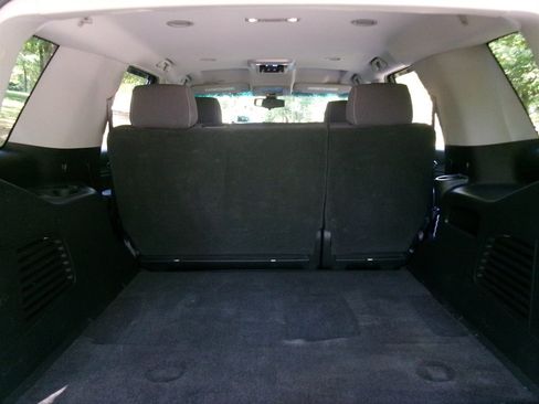 Used 2018 Chevrolet Tahoe LS w/ Skid Plate Package AWD/4WD image 29