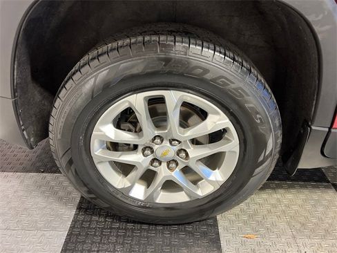 Used 2020 Chevrolet Traverse LT image 15