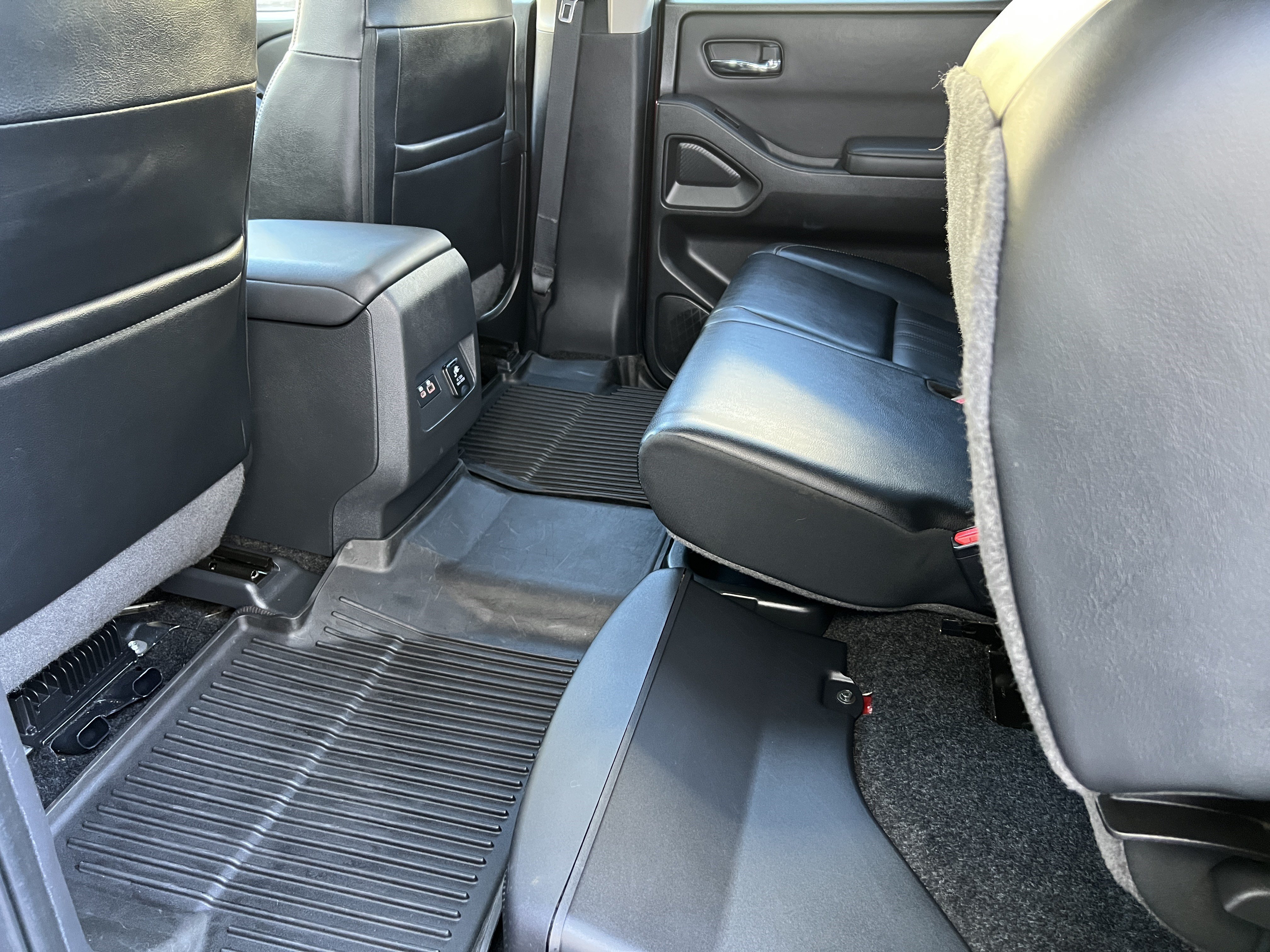 Used 2022 Nissan Frontier SV w/ SV Premium Package AWD/4WD image 16