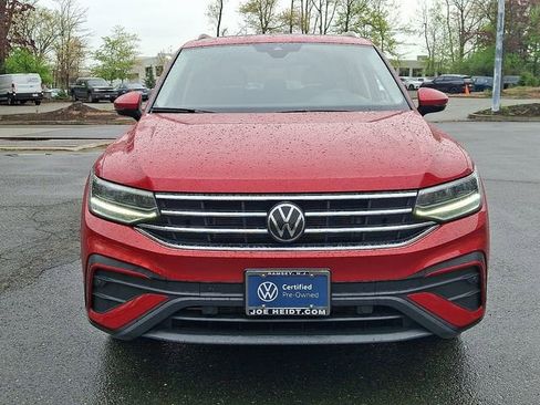 Certified 2024 Volkswagen Tiguan SE w/ Panoramic Sunroof Package AWD/4WD image 3