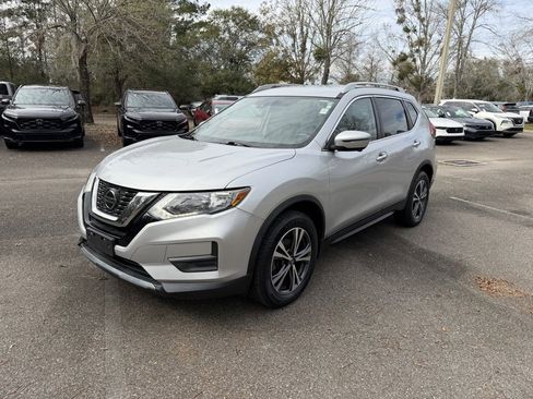 Used 2019 Nissan Rogue SV w/ Premium Package image 3