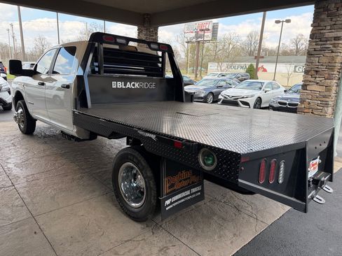 Used 2024 RAM 3500 SLT w/ Quick Order Package 2YG SLT AWD/4WD image 9