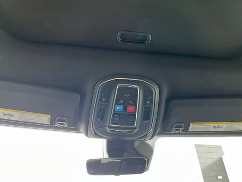 Used 2025 Jeep Grand Cherokee Altitude AWD/4WD image 12
