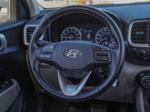 Used 2022 Hyundai Venue SEL image 25