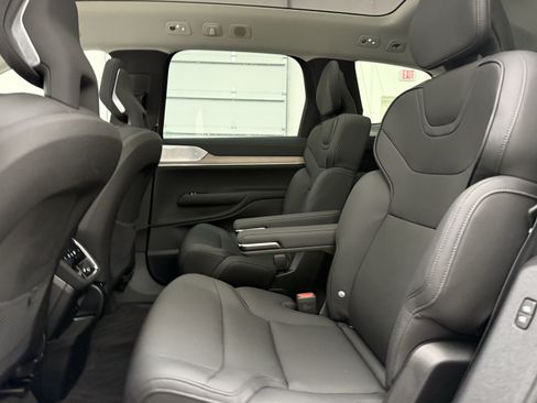 Certified 2025 Volvo EX90 Ultra AWD/4WD image 25