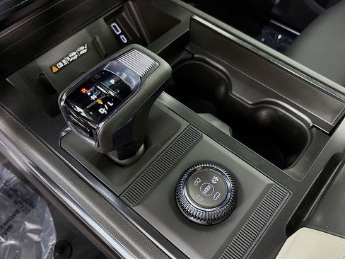 New 2026 GMC Hummer EV SUV w/ LPO, Dark Essentials Package AWD/4WD image 17