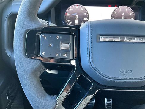 Used 2023 Land Rover Defender 110 V8 image 18