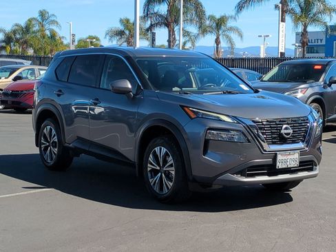 Certified 2022 Nissan Rogue SV image 2