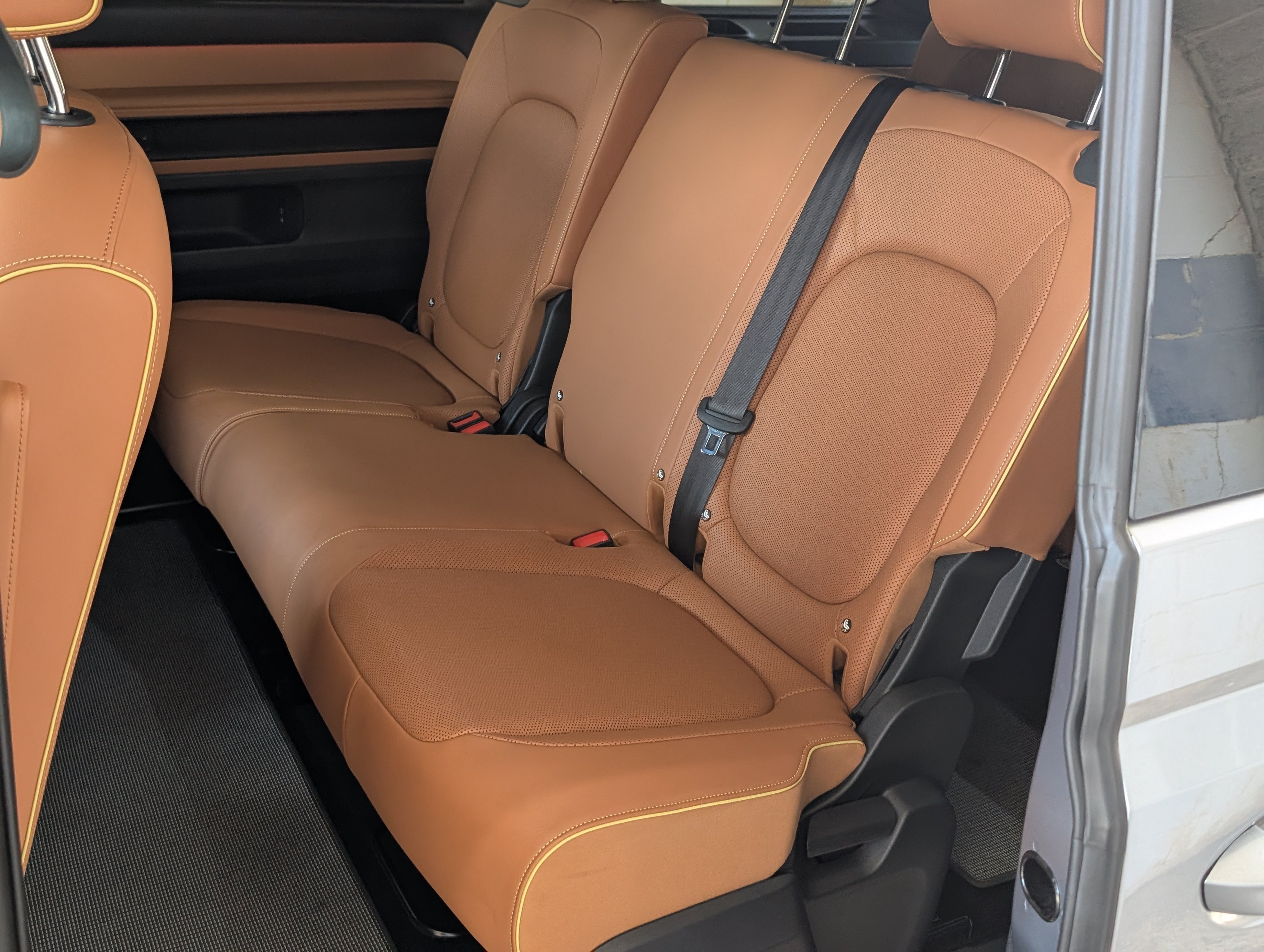 Used 2025 Volkswagen ID. Buzz Pro S RWD image 18