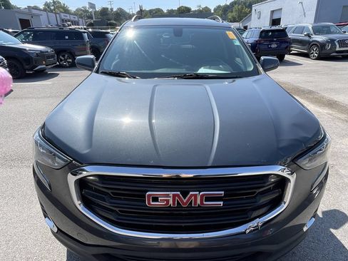 Used 2018 GMC Terrain SLE w/ Driver Convenience Package FWD image 2