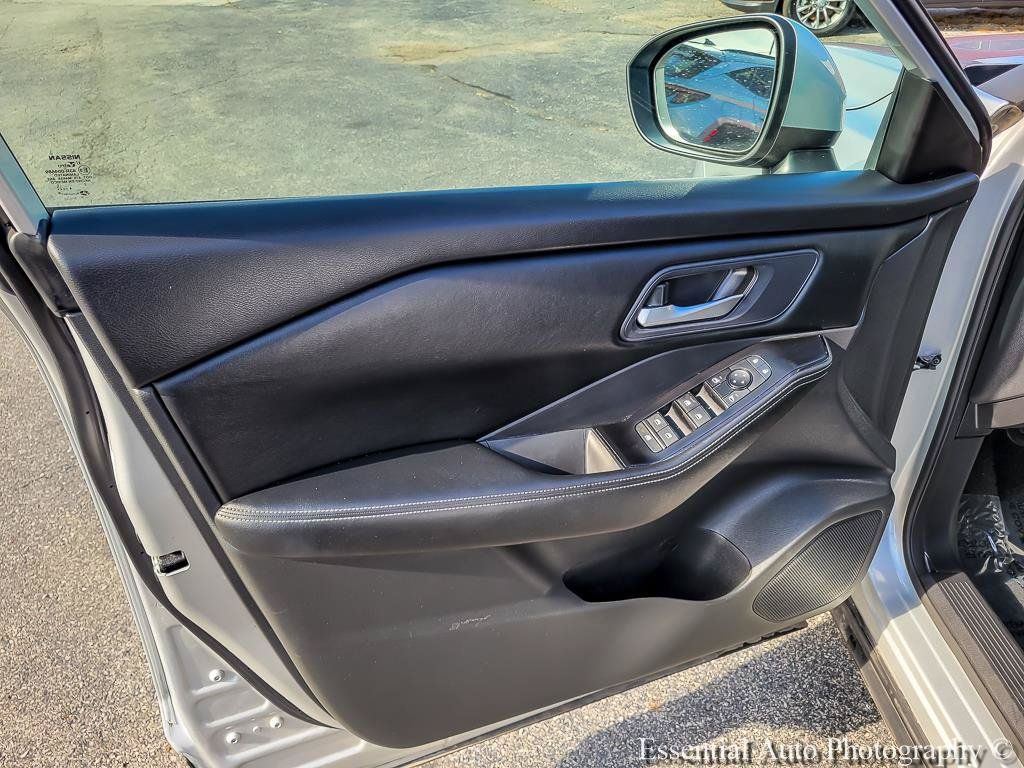 Used 2025 Nissan Rogue SV FWD image 25