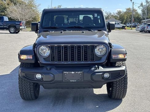 Used 2024 Jeep Gladiator Sport AWD/4WD image 8
