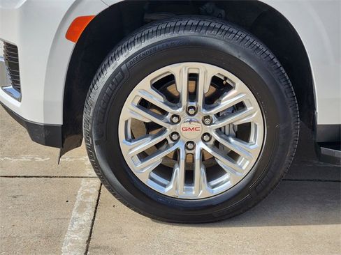 Used 2022 GMC Yukon SLT w/ SLT Luxury Package image 10